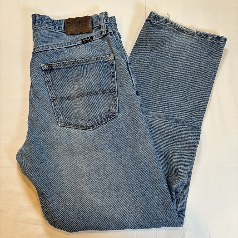 Wrangler Mens Jeans 32x30 Regular Fit Light Wash Blue Denim Premium Quality Work